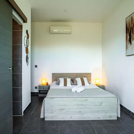 Dalotya 6-8 Suites-piscine-spa-5'